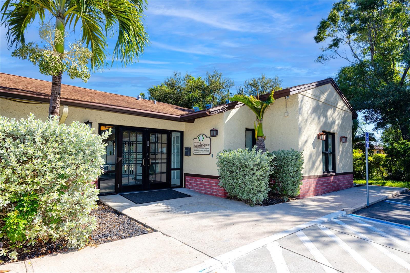 MAGNOLIA SQUARE CONDO INC - Residential Lease