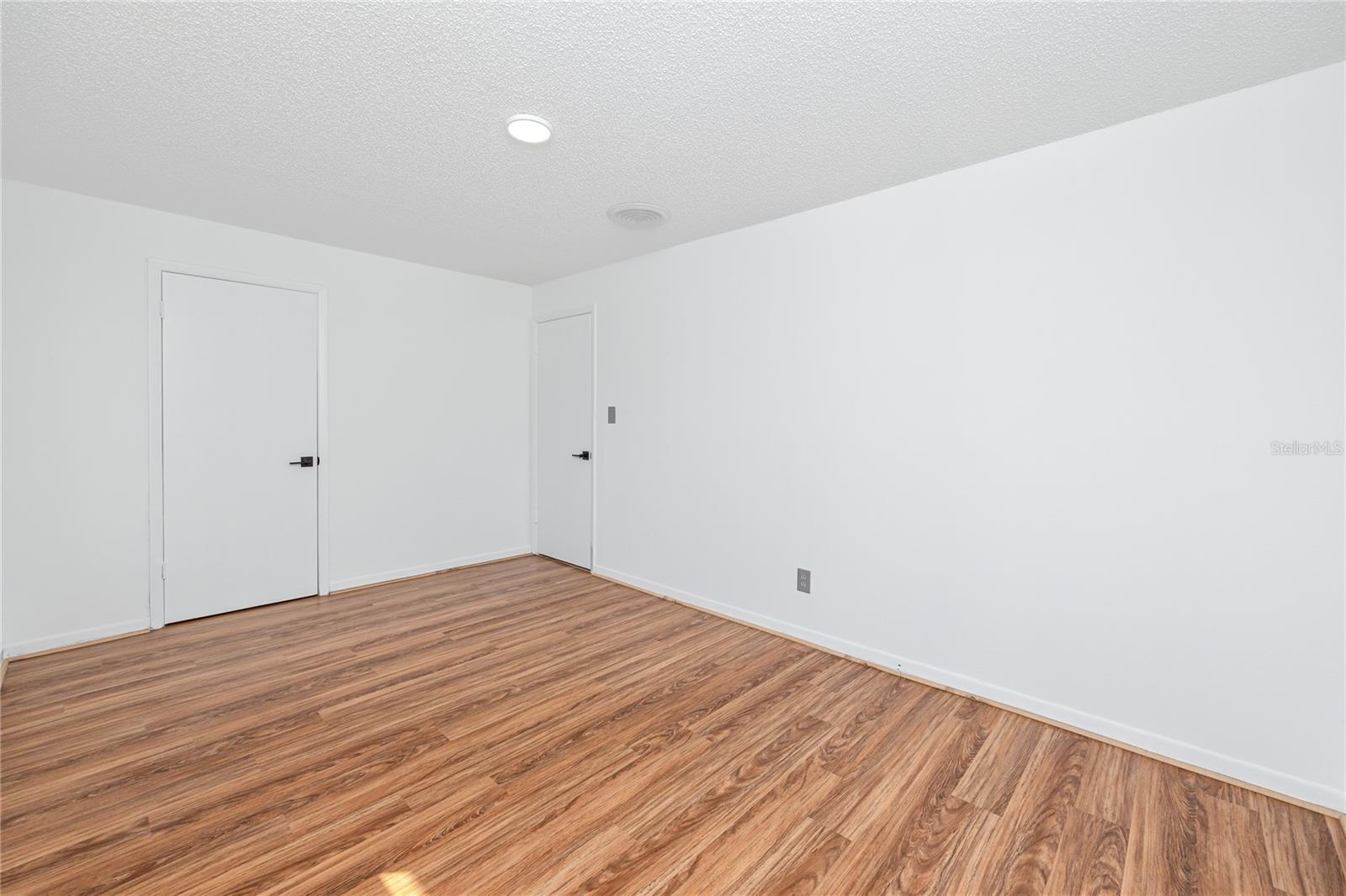 MAGNOLIA SQUARE CONDO INC - Residential Lease