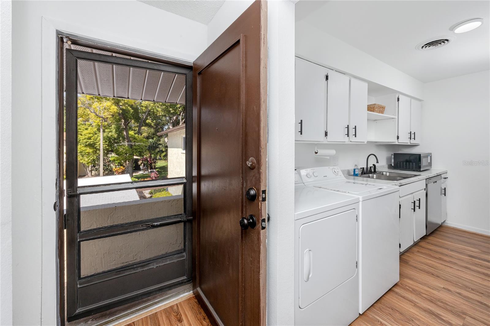 MAGNOLIA SQUARE CONDO INC - Residential Lease