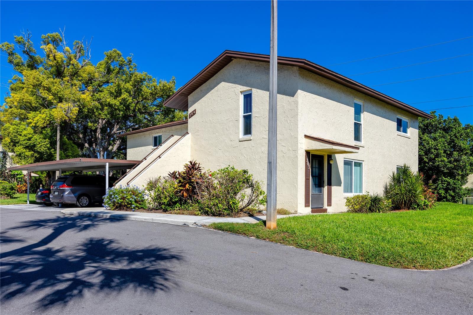 MAGNOLIA SQUARE CONDO INC - Residential Lease
