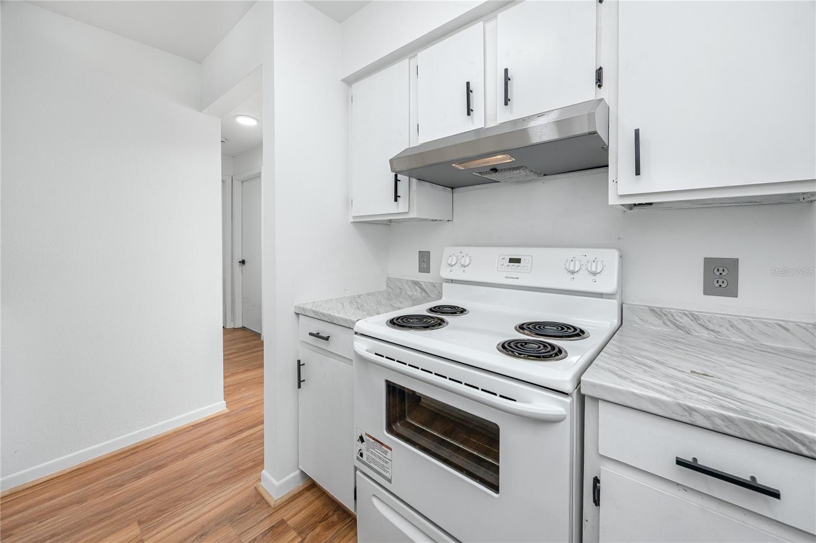MAGNOLIA SQUARE CONDO INC - Residential Lease