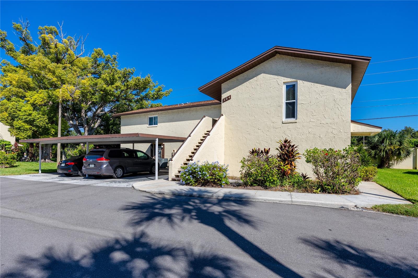 MAGNOLIA SQUARE CONDO INC - Residential Lease