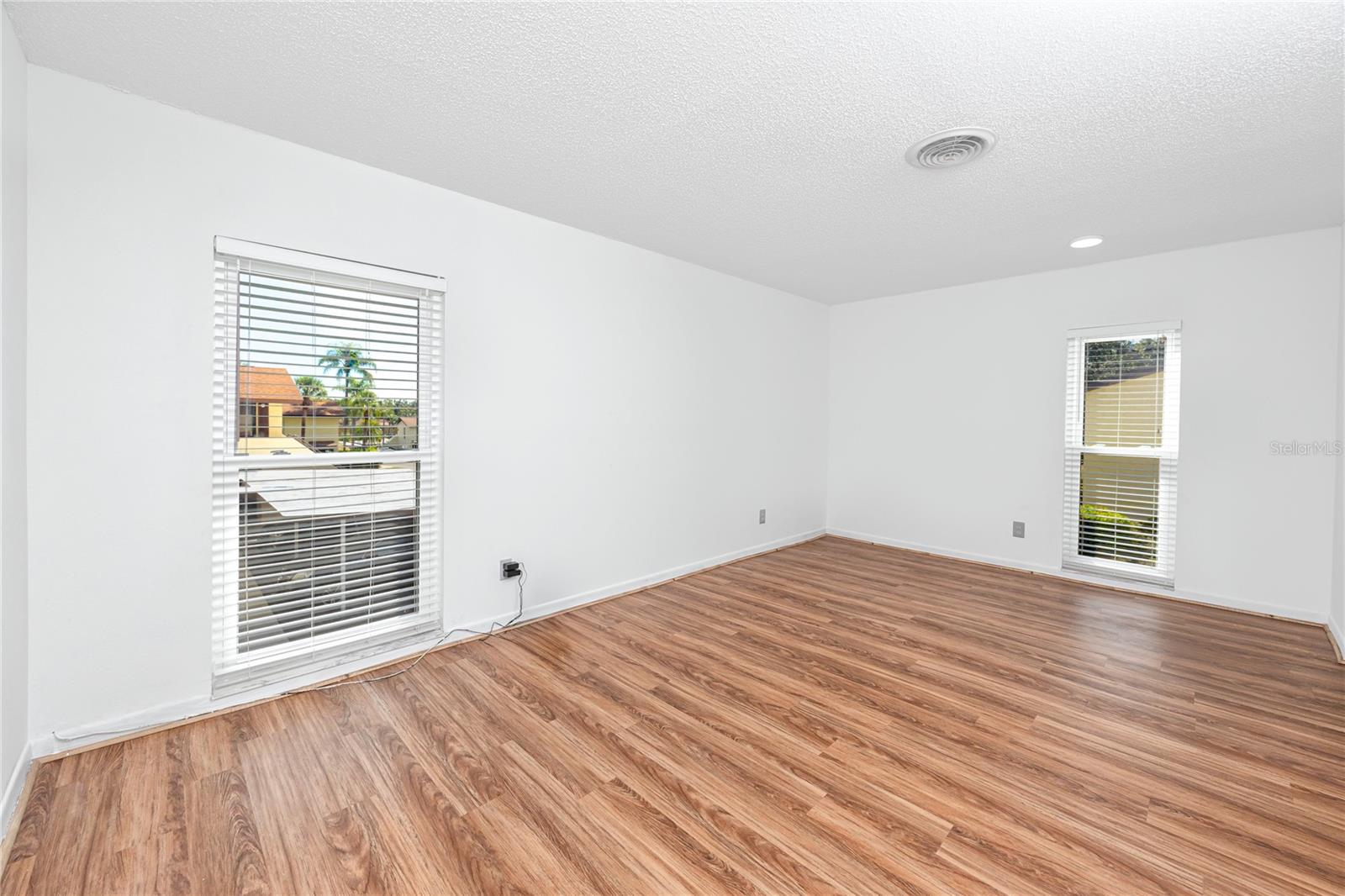 MAGNOLIA SQUARE CONDO INC - Residential Lease