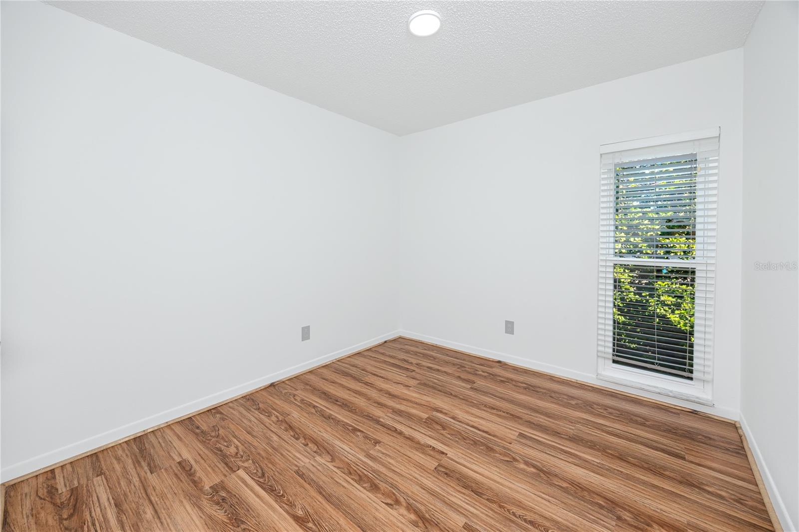 MAGNOLIA SQUARE CONDO INC - Residential Lease