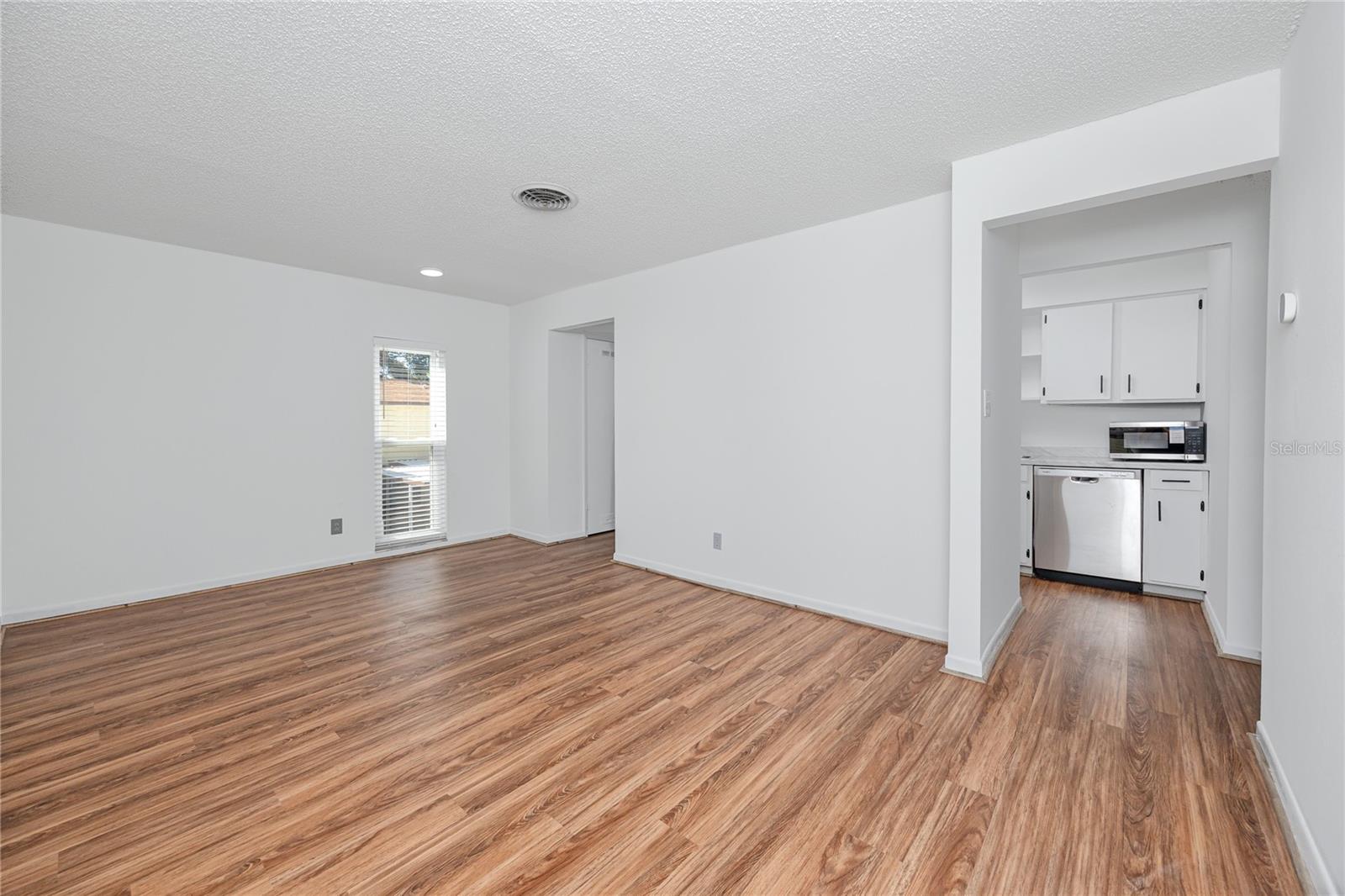 MAGNOLIA SQUARE CONDO INC - Residential Lease