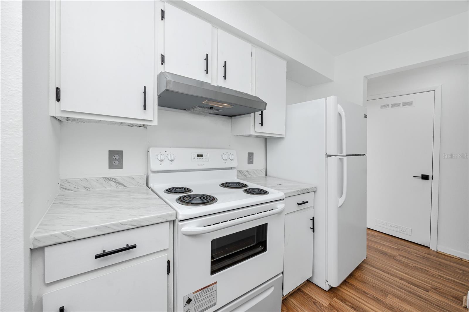 MAGNOLIA SQUARE CONDO INC - Residential Lease