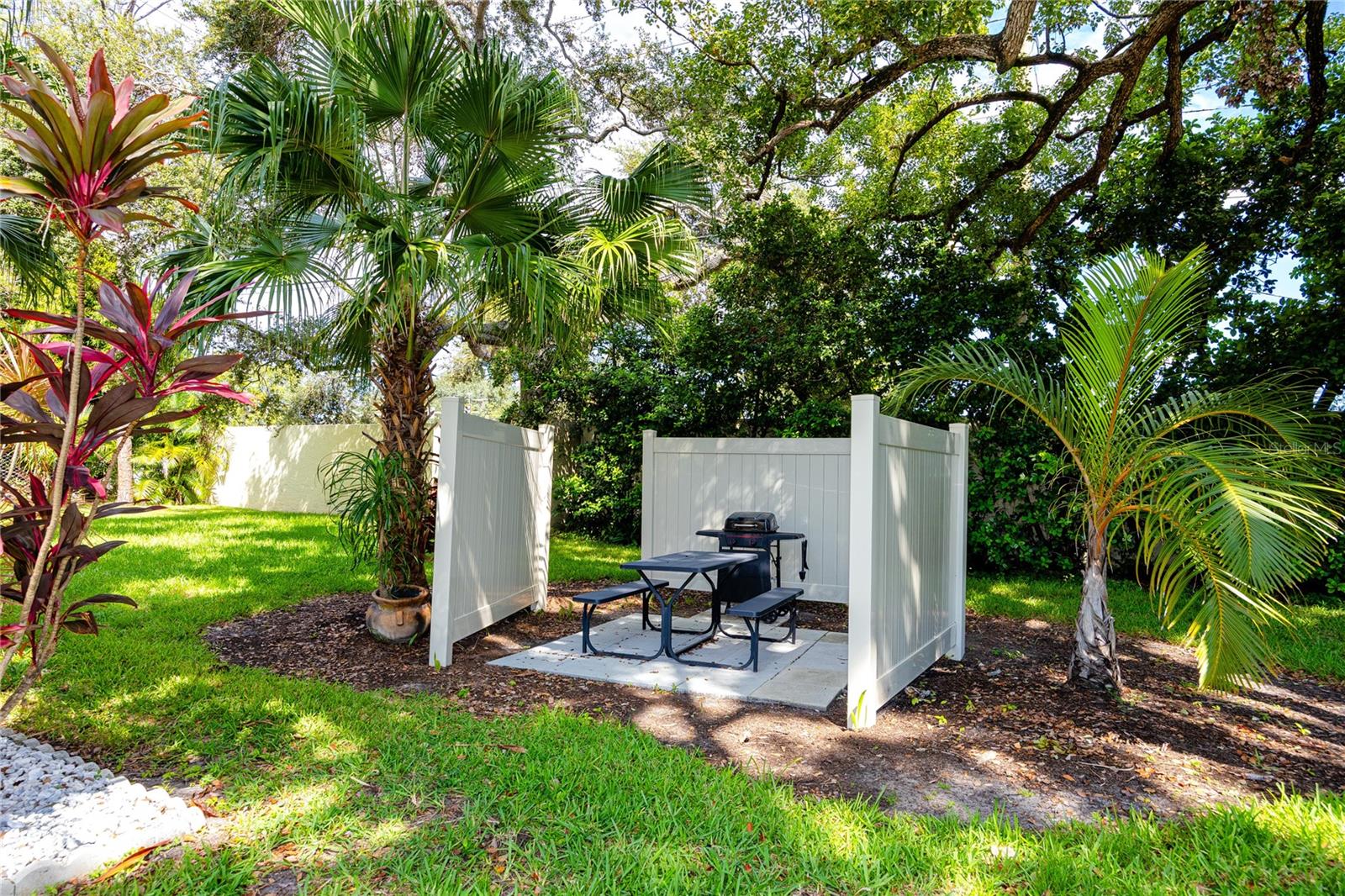 MAGNOLIA SQUARE CONDO INC - Residential Lease