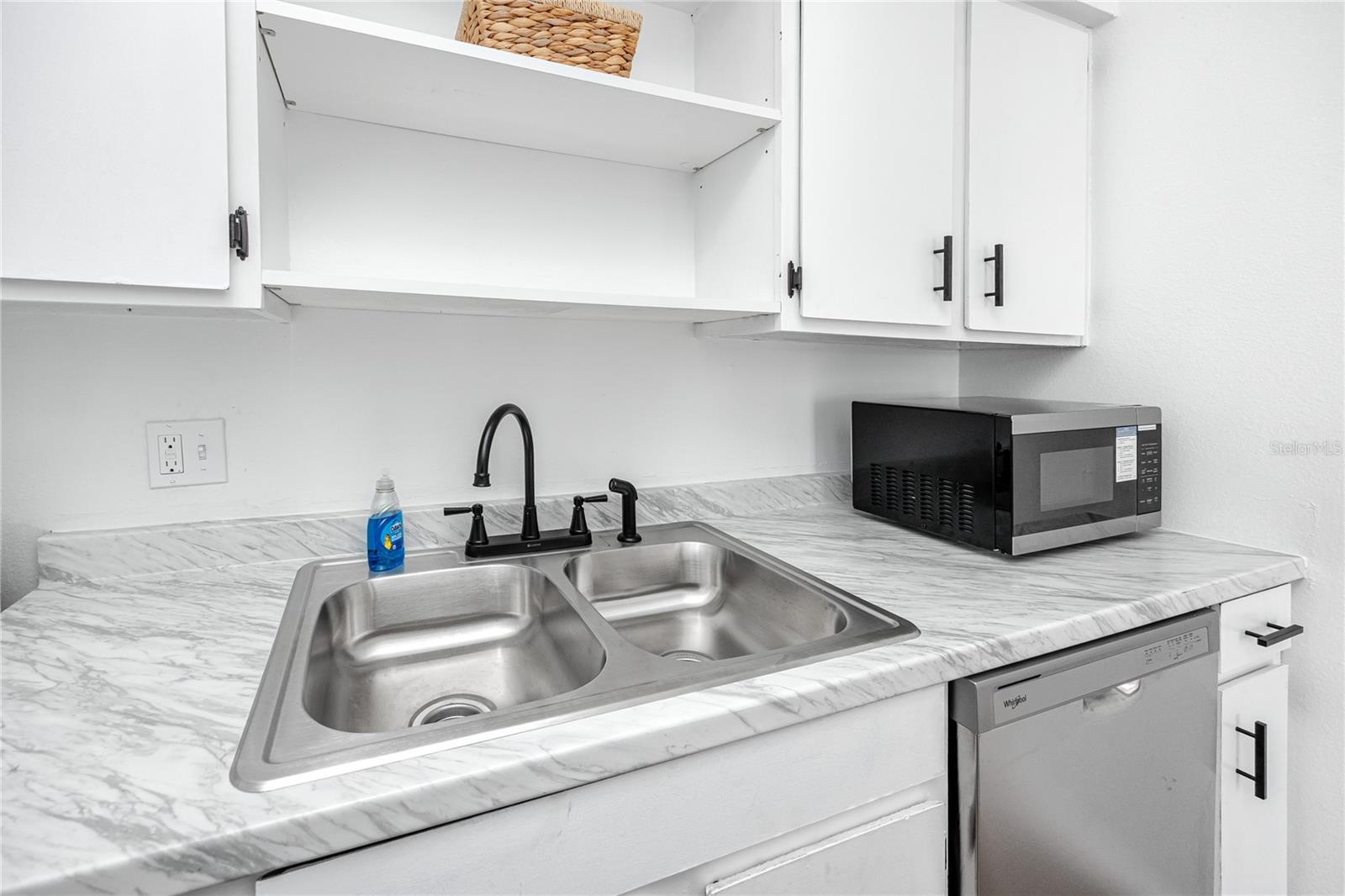 MAGNOLIA SQUARE CONDO INC - Residential Lease