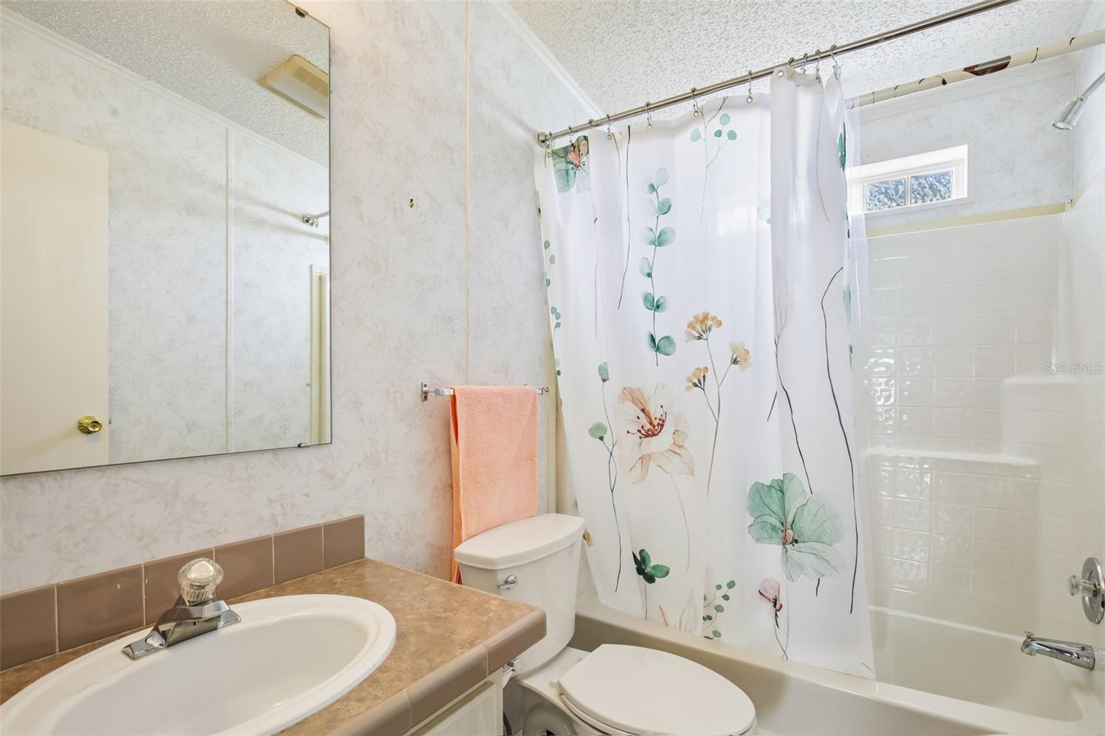 SHADOW BROOK MOBILE HOME - Residential