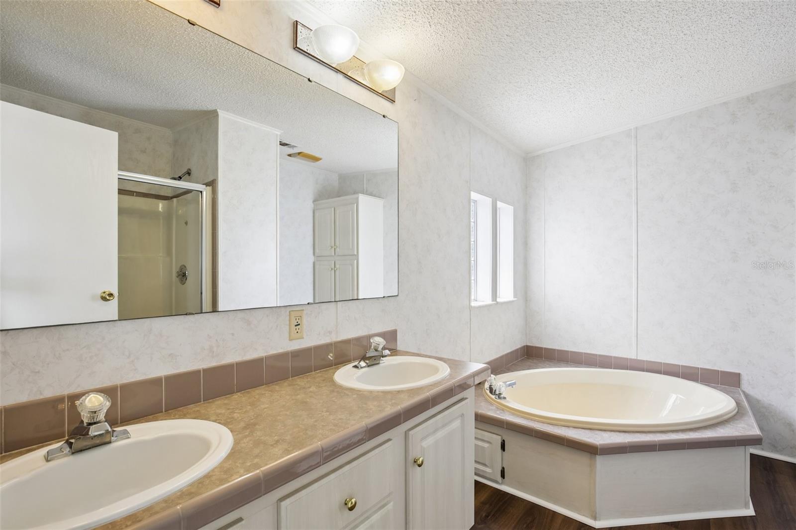 SHADOW BROOK MOBILE HOME - Residential