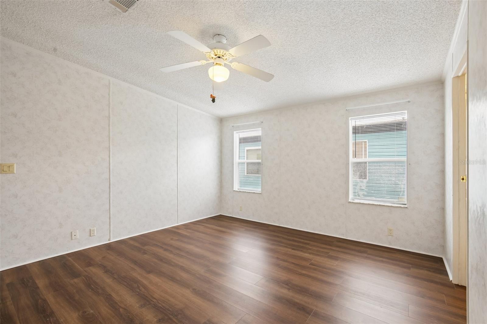 SHADOW BROOK MOBILE HOME - Residential