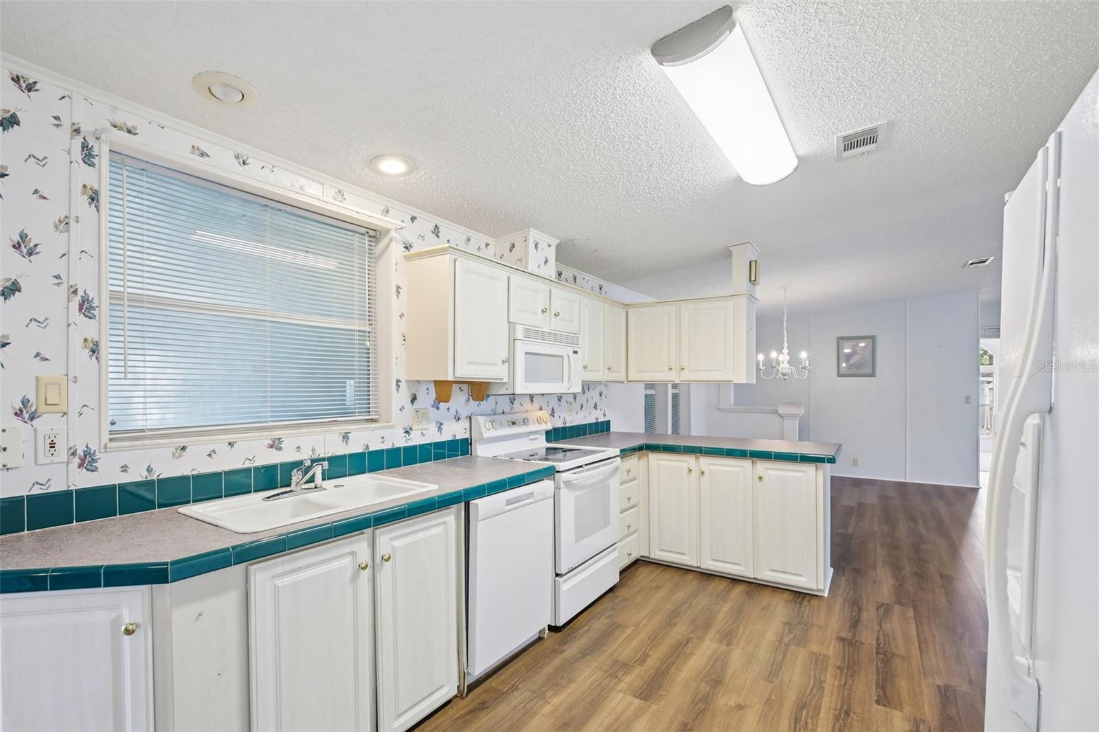 SHADOW BROOK MOBILE HOME - Residential