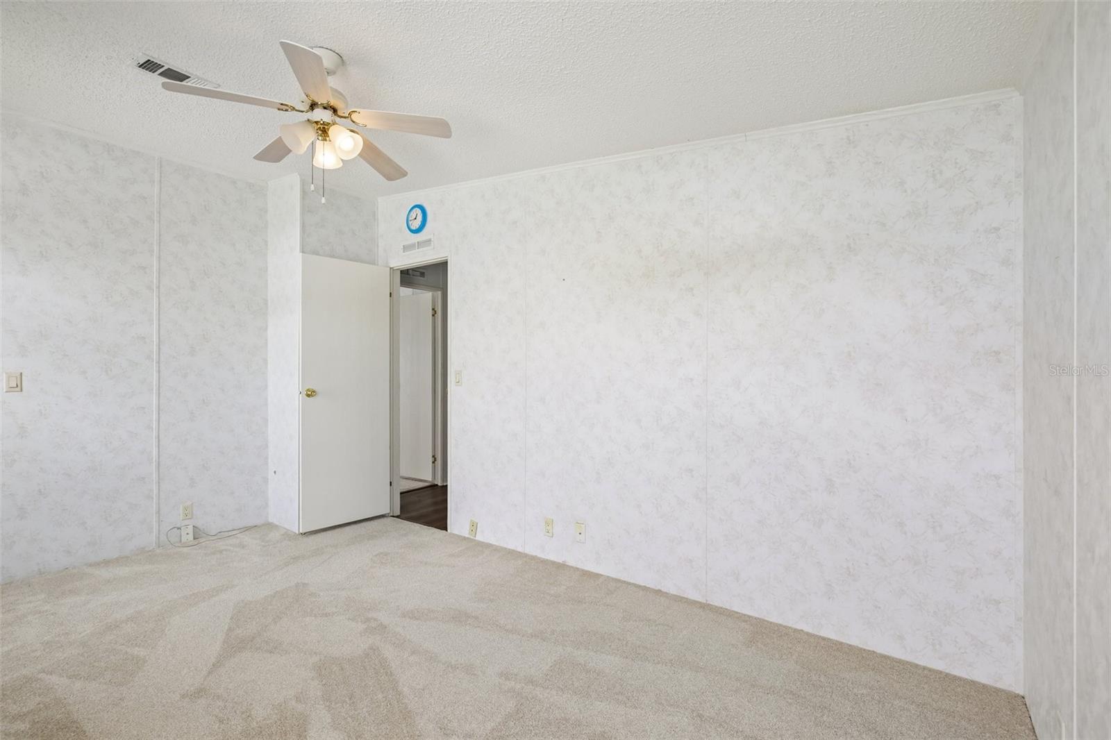 SHADOW BROOK MOBILE HOME - Residential