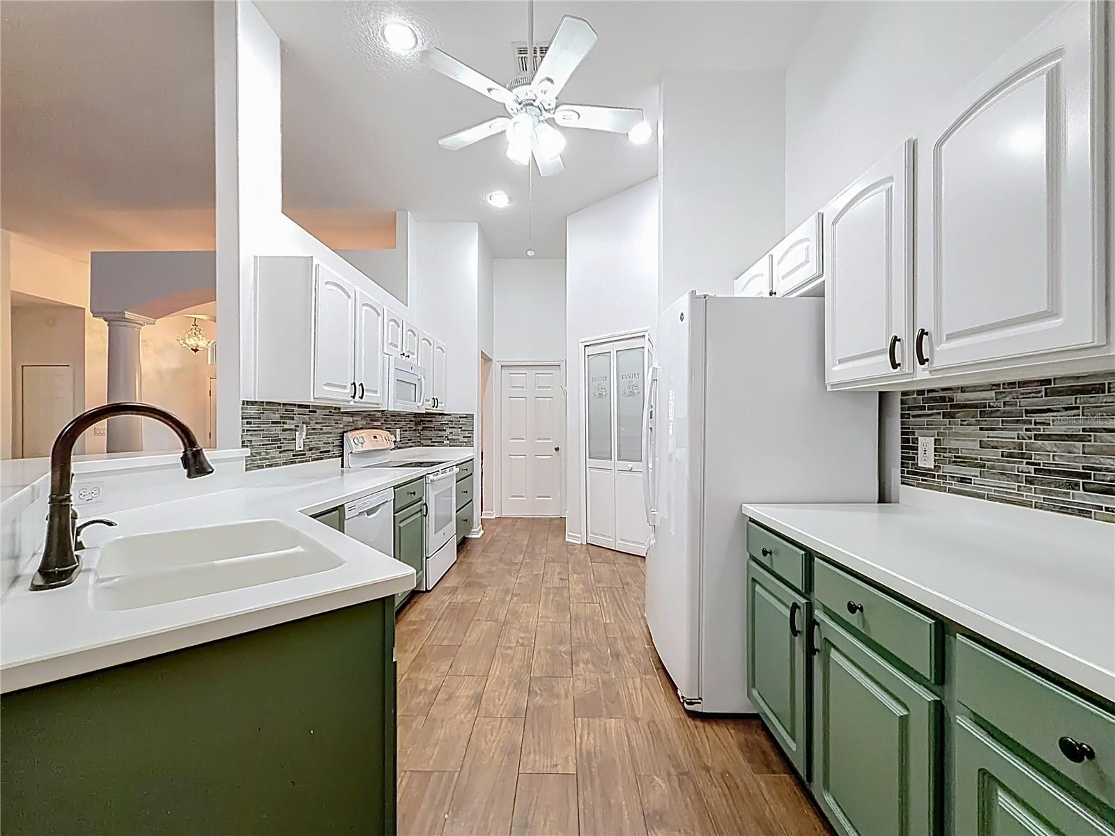 LAKES LADY LAKE - Residential