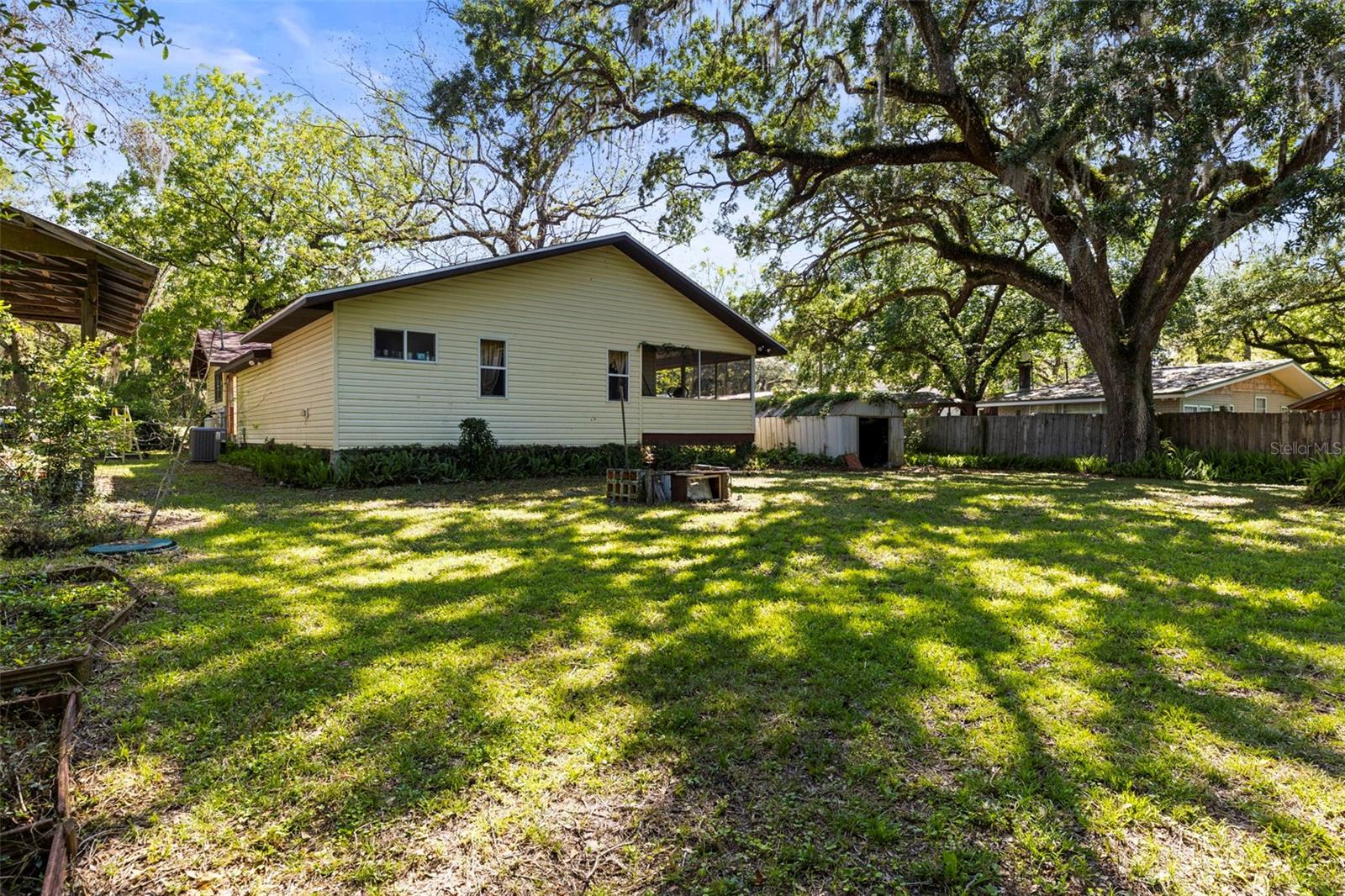 EDGEWATER - Residential