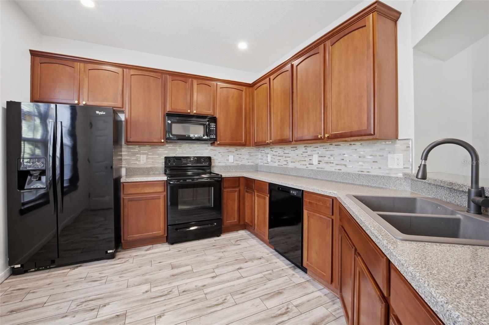 SADDLE CREEK MANOR - Residential