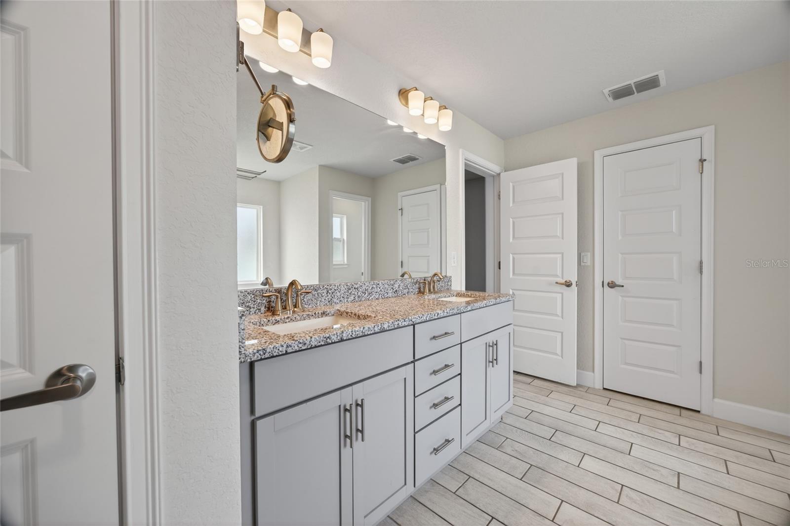 BROOKHAVEN - Residential