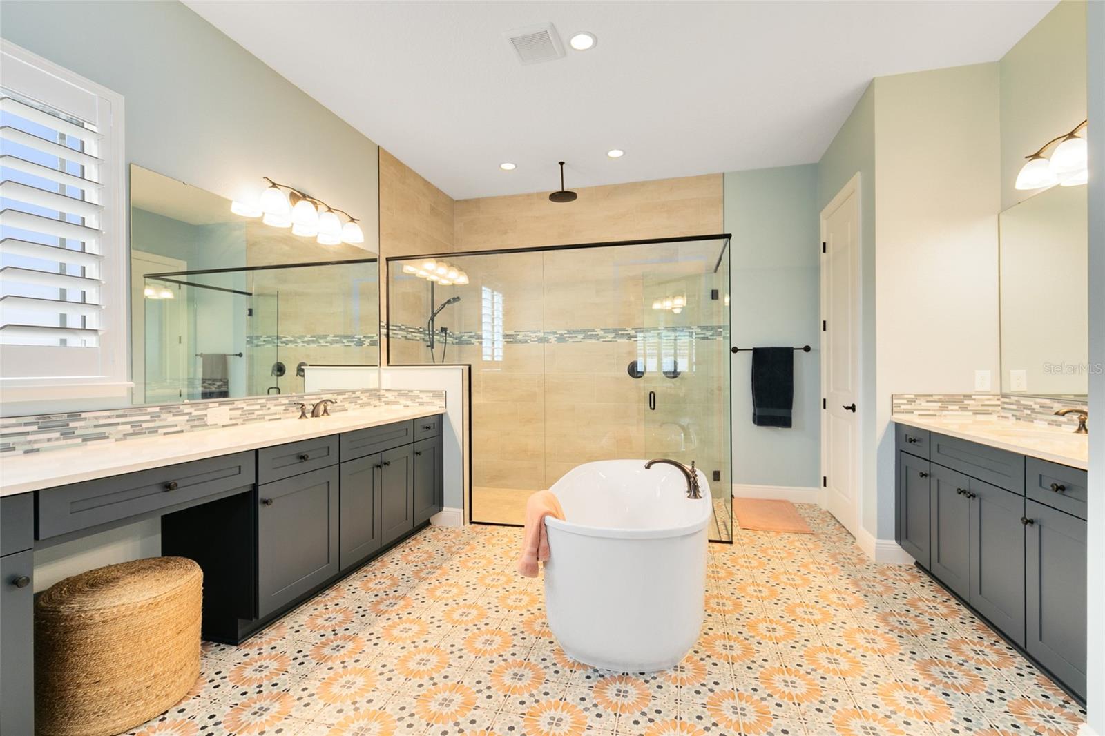 LAKE BARTON/LA SHORE SUB - Residential