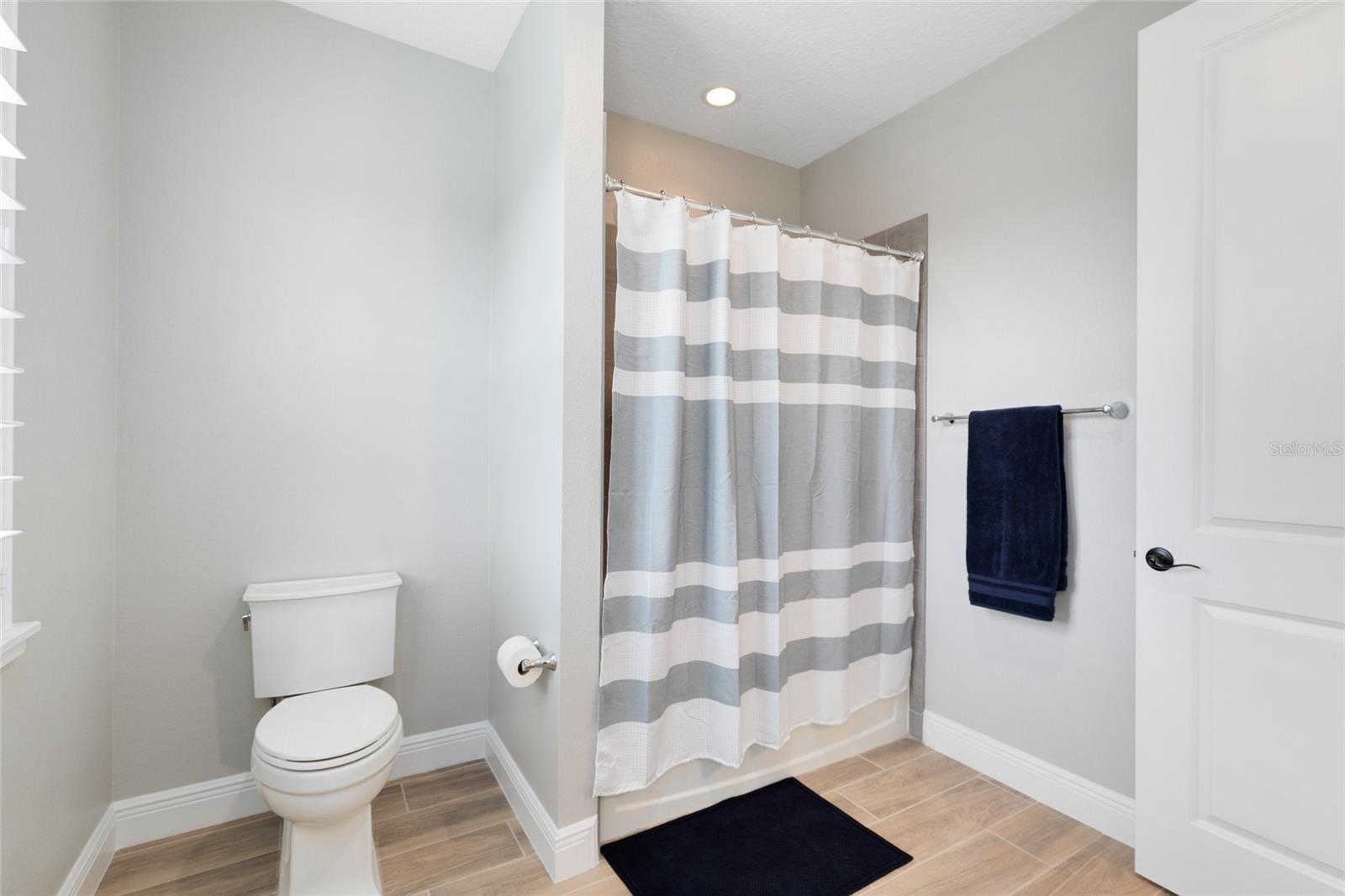 LAKE BARTON/LA SHORE SUB - Residential