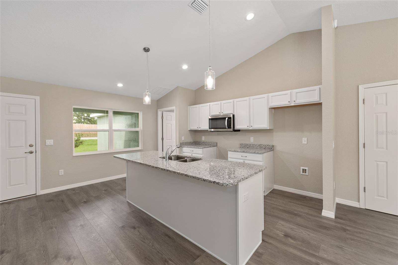 RAINBOW LAKES ESTATE - Residential