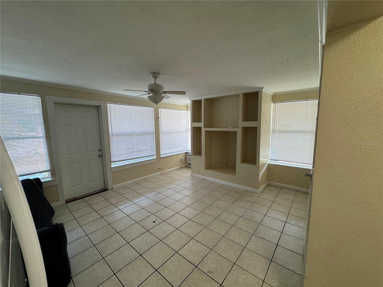 BEACH MANOR - Residential Lease