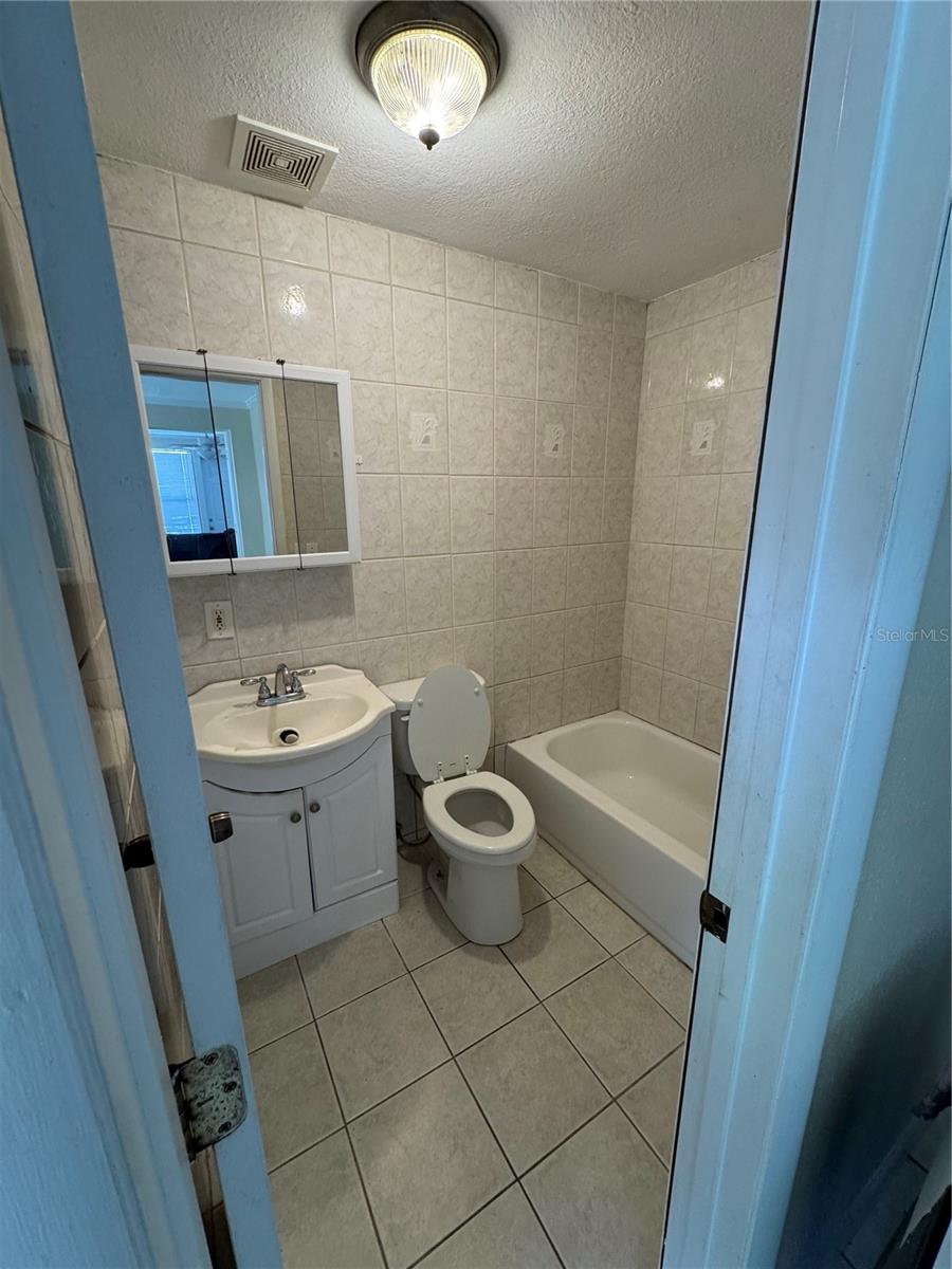 BEACH MANOR - Residential Lease