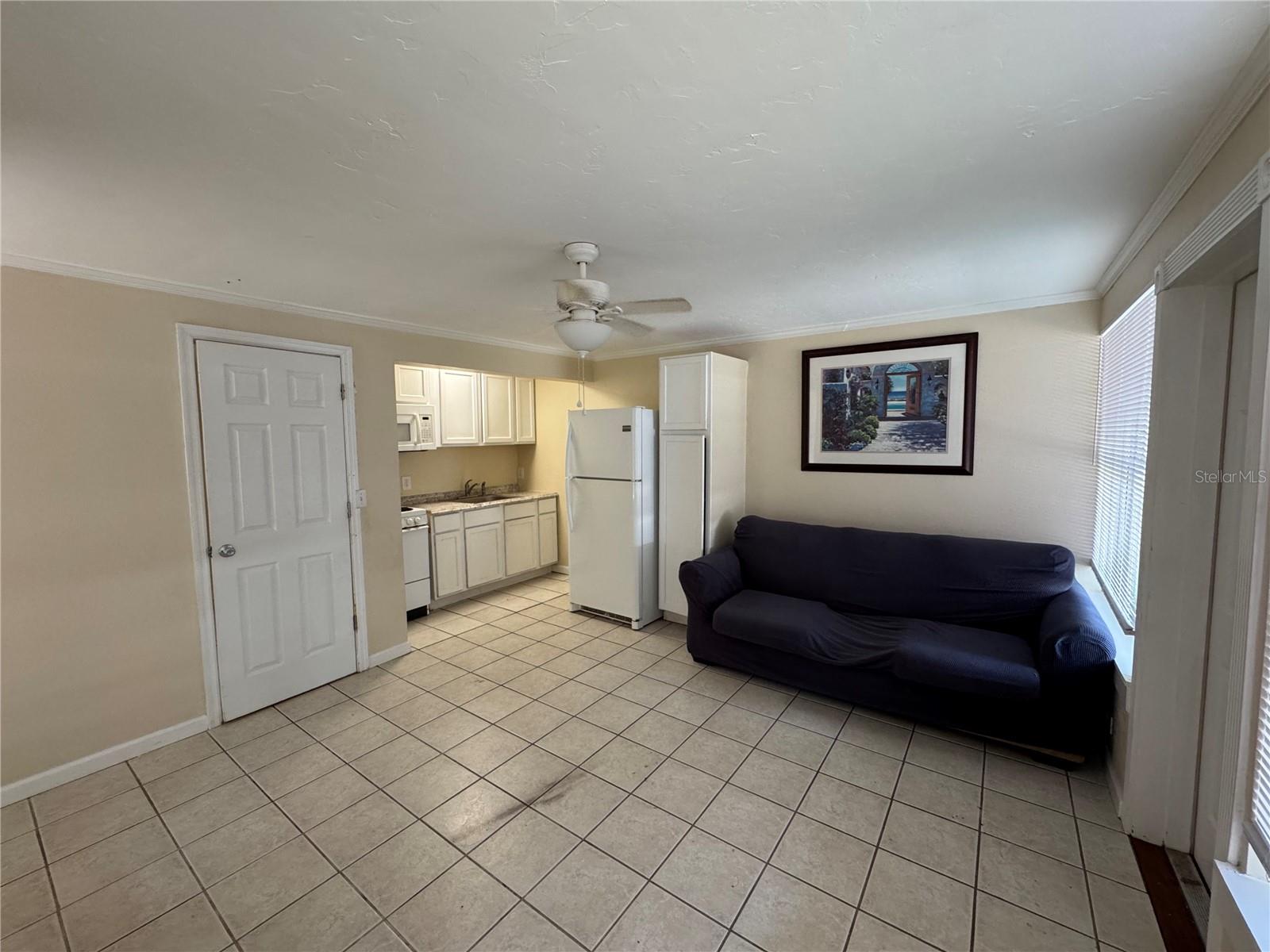 BEACH MANOR - Residential Lease