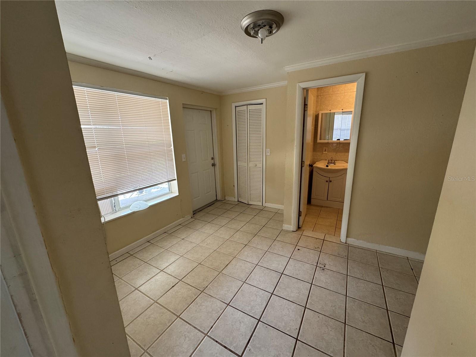 BEACH MANOR - Residential Lease