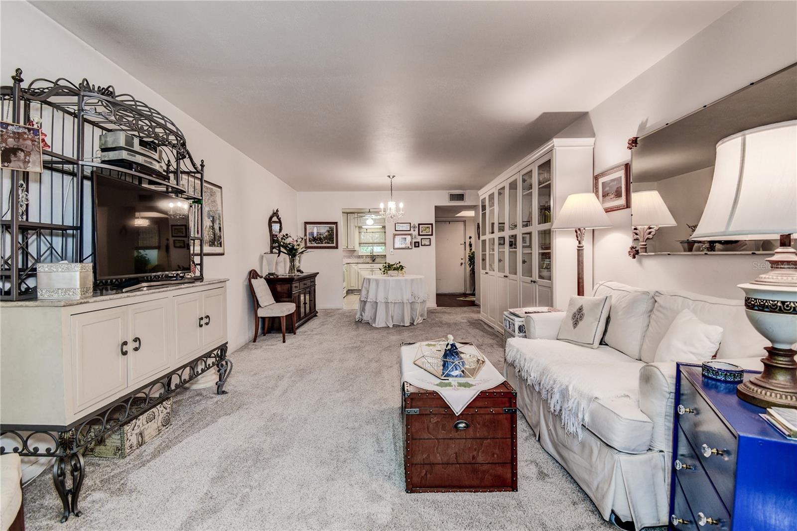 LAKE OVERLOOK APTS - Residential