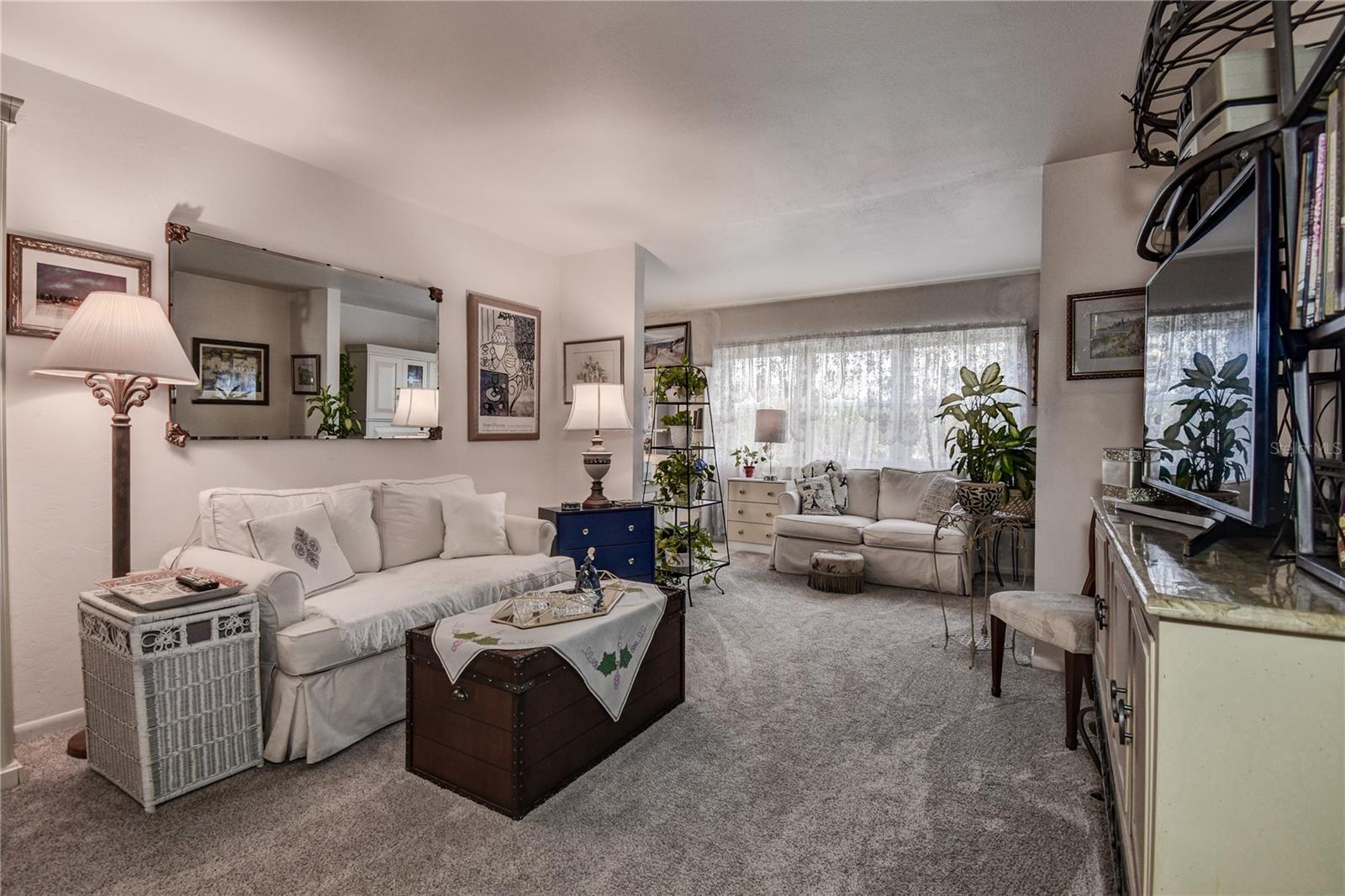 LAKE OVERLOOK APTS - Residential