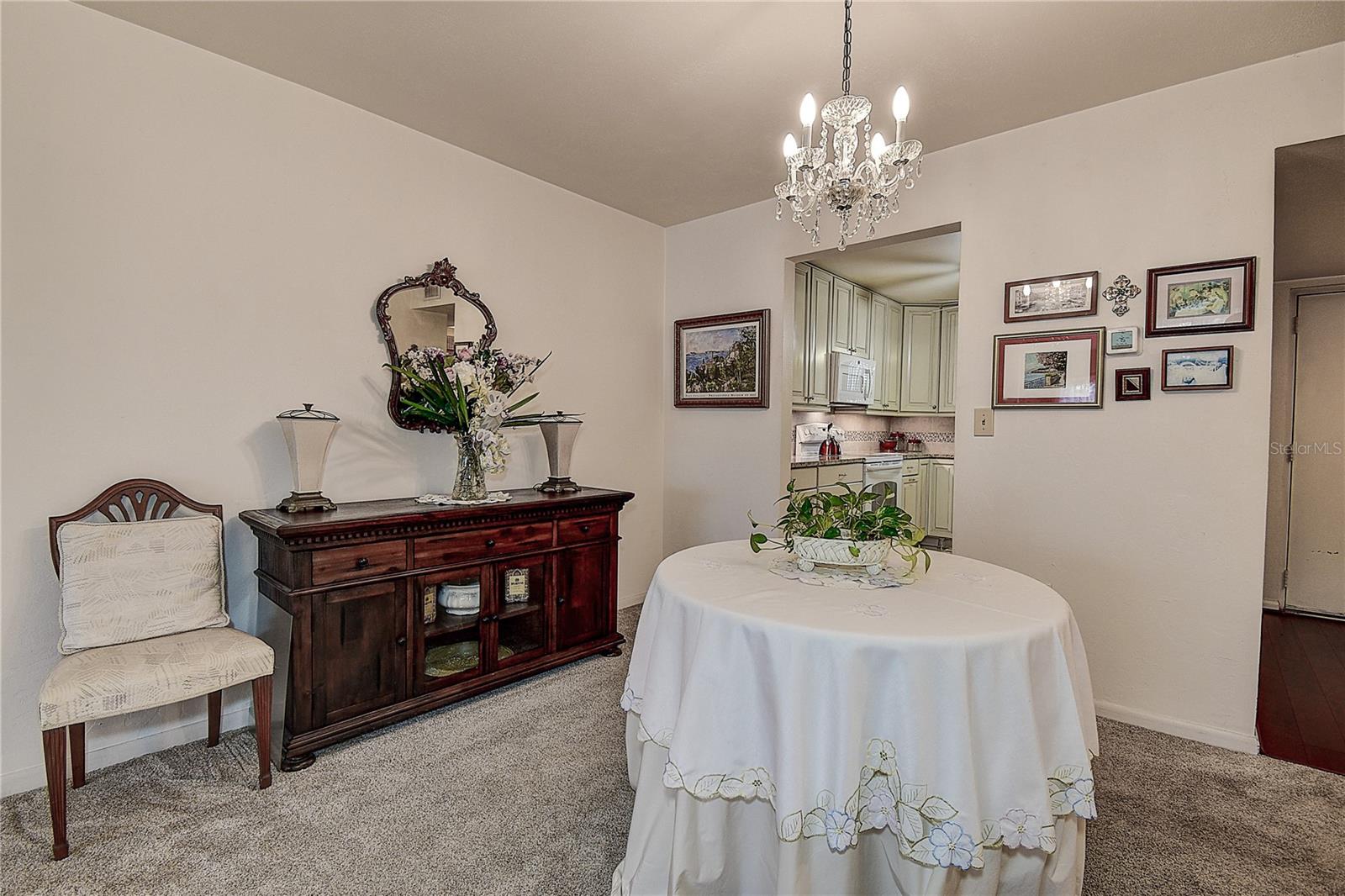 LAKE OVERLOOK APTS - Residential