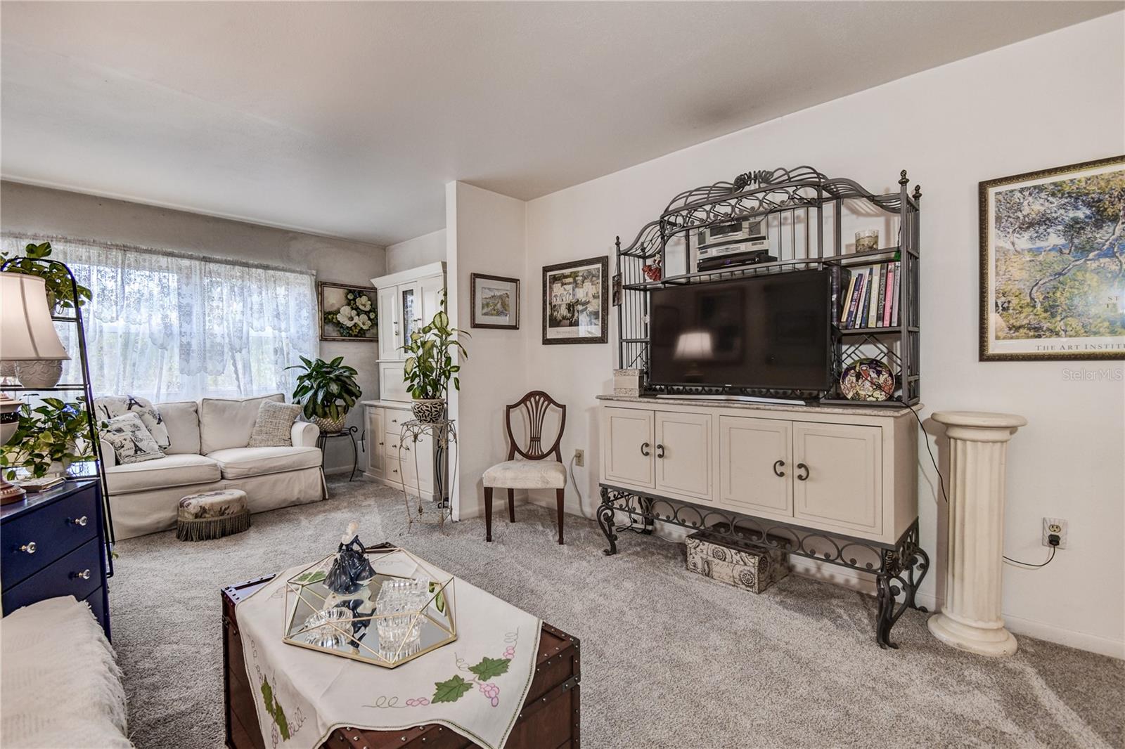 LAKE OVERLOOK APTS - Residential