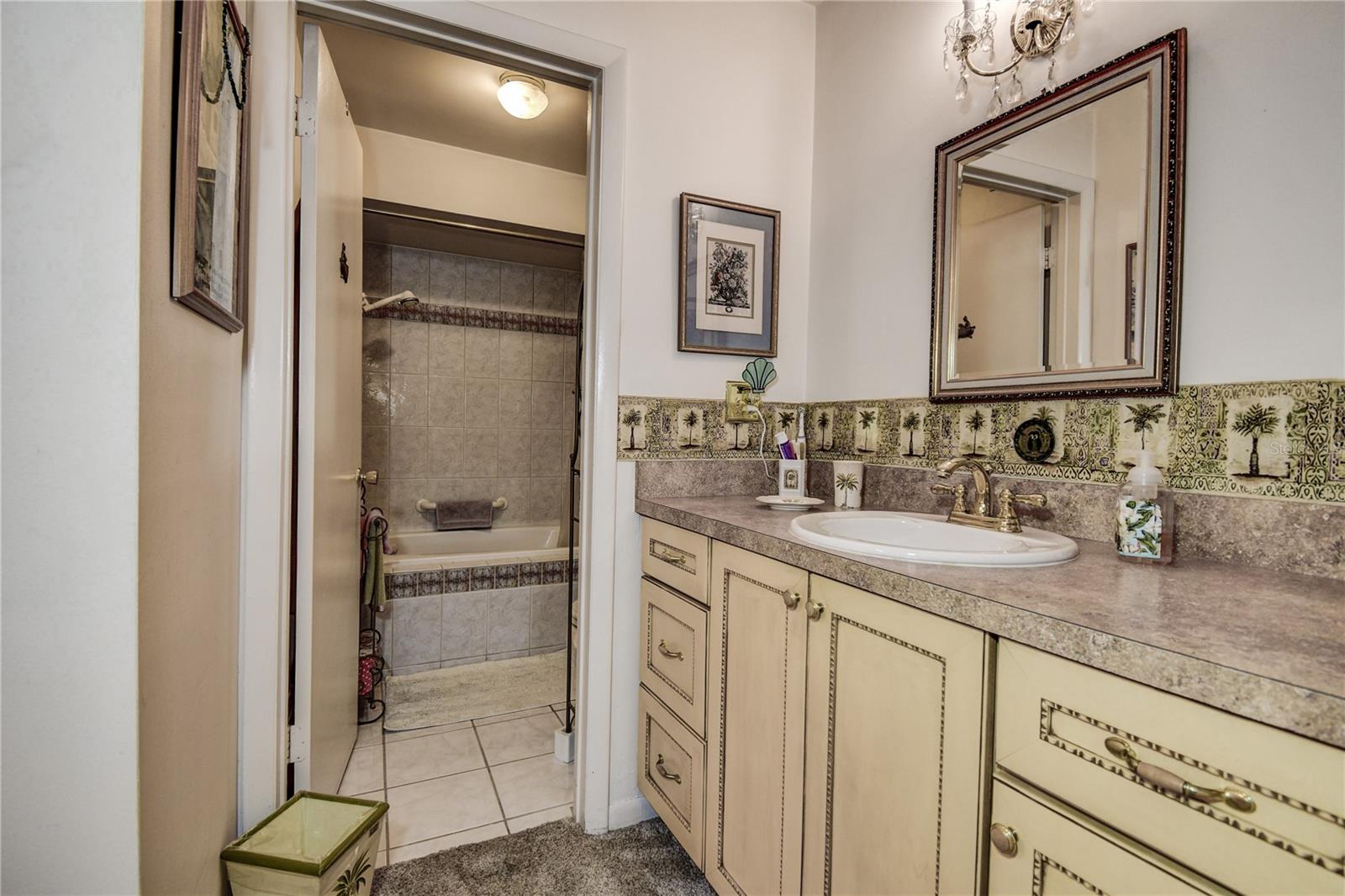 LAKE OVERLOOK APTS - Residential