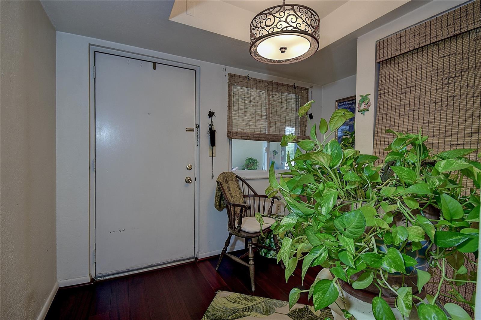 LAKE OVERLOOK APTS - Residential