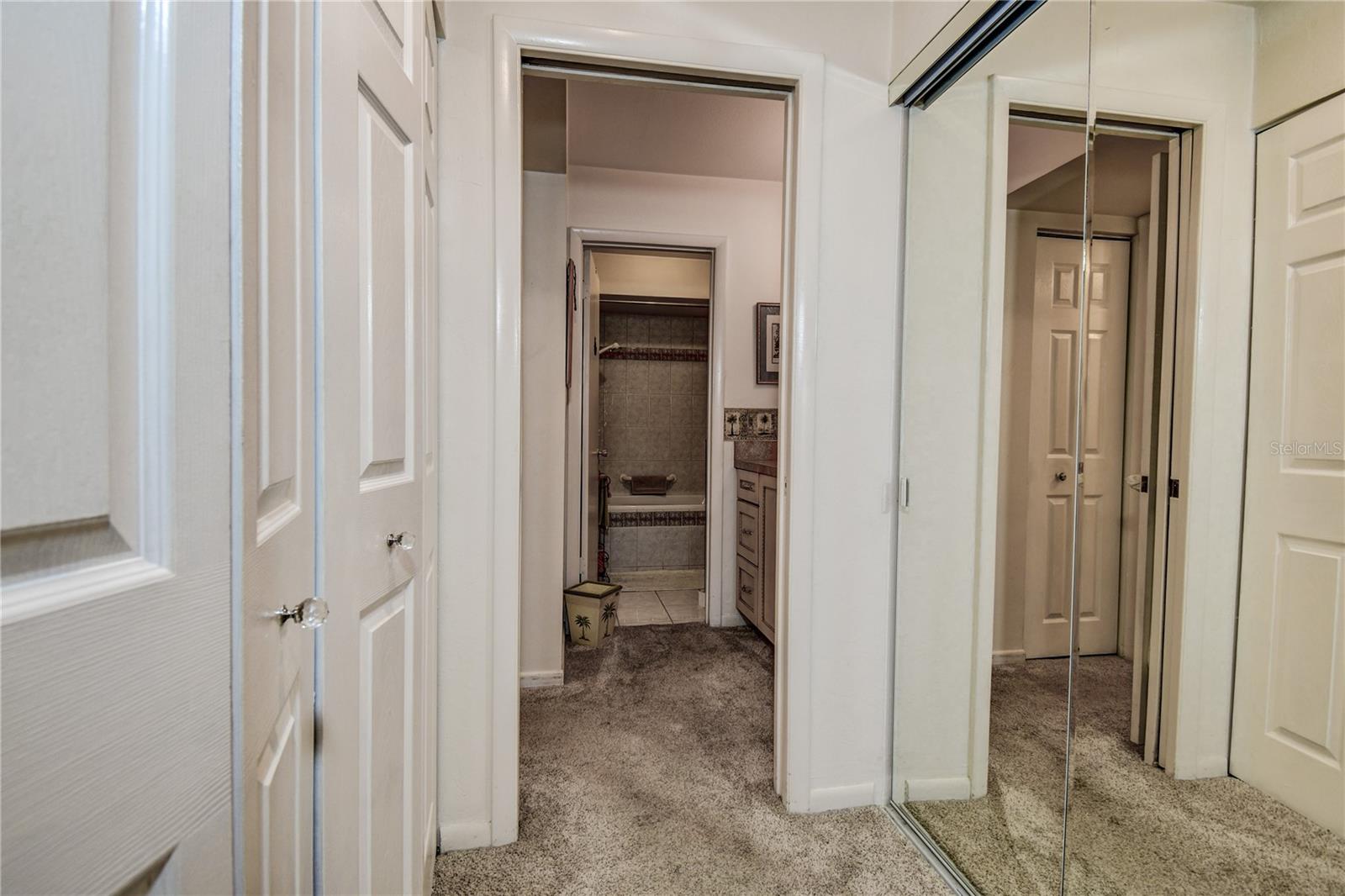 LAKE OVERLOOK APTS - Residential