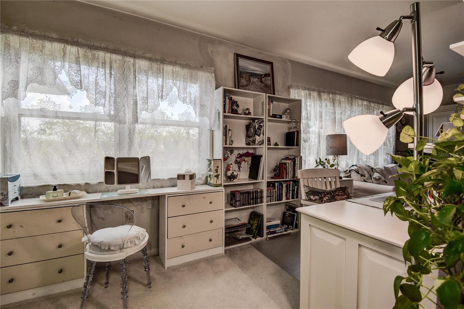 LAKE OVERLOOK APTS - Residential