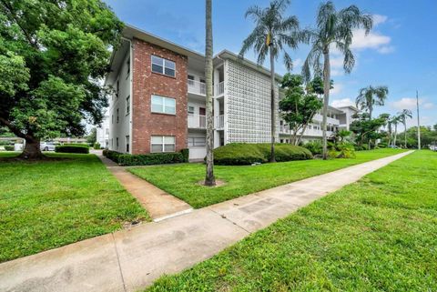Photo of 5150 10th Avenue N #106, St Petersburg, FL 33710 (MLS # TB8441872) Photo of 5150 10th Avenue N #106, St Petersburg, FL 33710 (MLS # TB8441872)