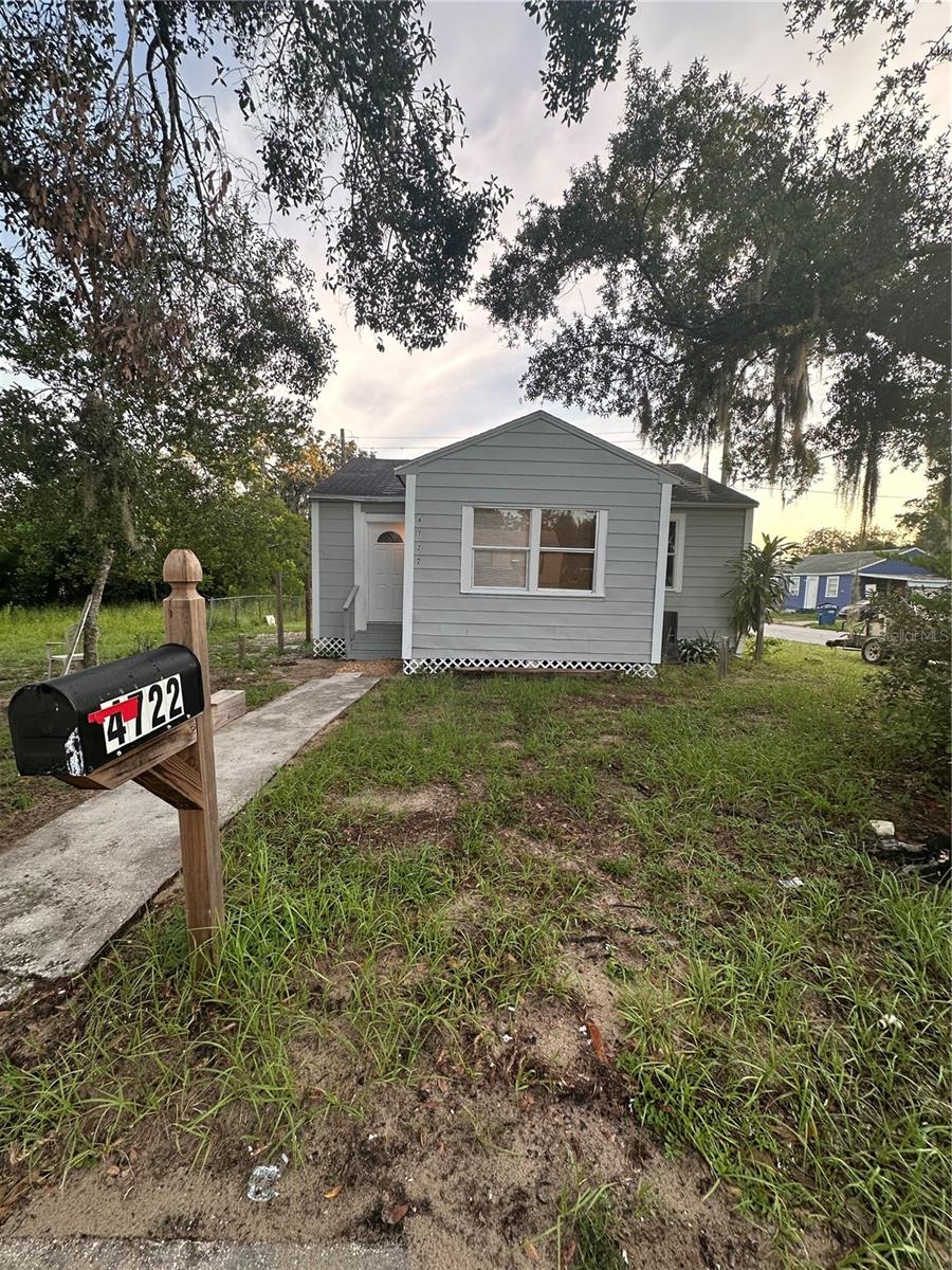 Charming 2-bedroom, 1-bath home with a versatile bonus room, perfectly situated on a corner lot in Sebring, FL! Freshly
painted inside and out, this move-in-ready property features brand-new flooring throughout and new window A/C units for
year-round comfort. Ideal as a starter home or an investment rental, the layout offers flexible living space to suit your
needs. With its convenient location and recent updates, this home is a great opportunity to own an affordable piece of
Sebring.