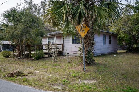 A home in DELAND