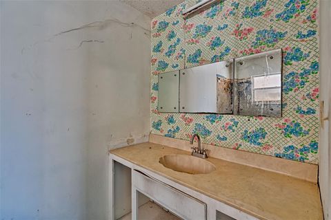 Tiny photo for 5851 NE 77th Avenue, Bronson, FL 32621 (MLS # GC537940)