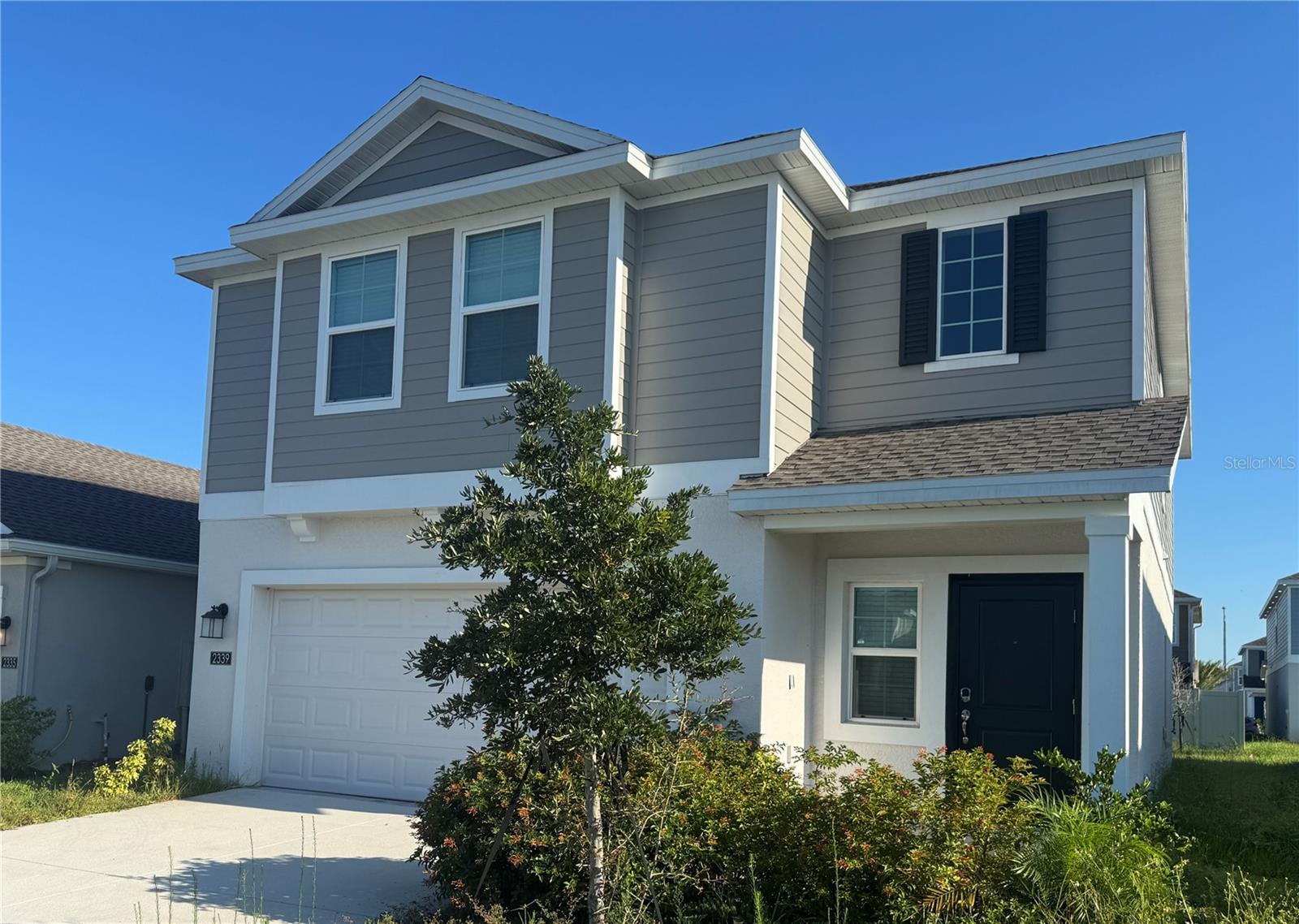 This stunning single-family residence, blends modern design with everyday functionality. Built in 2024, this residence offers 1,932 sq. ft. of living space on a 4,395 sq. ft. lot. Inside, you’ll find 4 spacious bedrooms and 2 bathrooms, designed with comfort and functionality in mind—perfect for today’s lifestyle. Situated just off Highway 27, you’ll enjoy quick access to shopping, dining, healthcare, and top-rated schools. Davenport’s vibrant community atmosphere makes this a highly desirable place to call home.
Don’t miss the opportunity to make 2339 Burney Falls Ln your new address in beautiful Davenport, Florida!