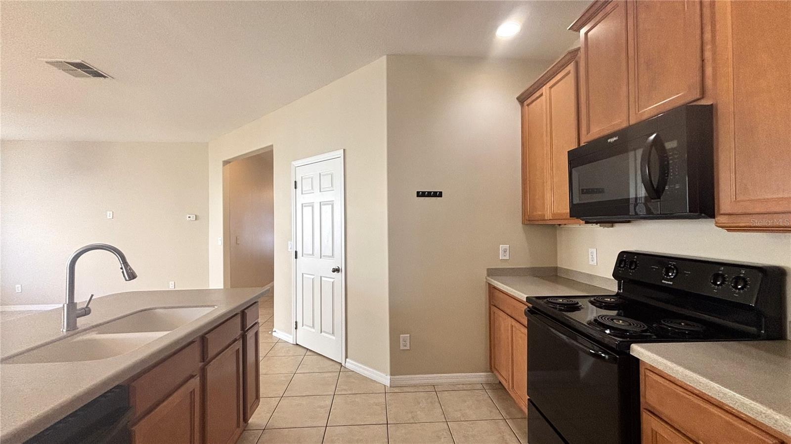 WATERS EDGE/LK NONA - Residential Lease