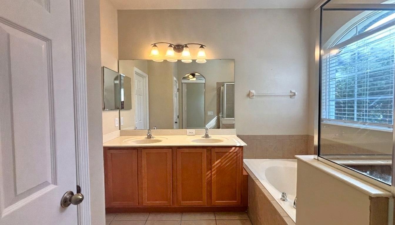 WATERS EDGE/LK NONA - Residential Lease