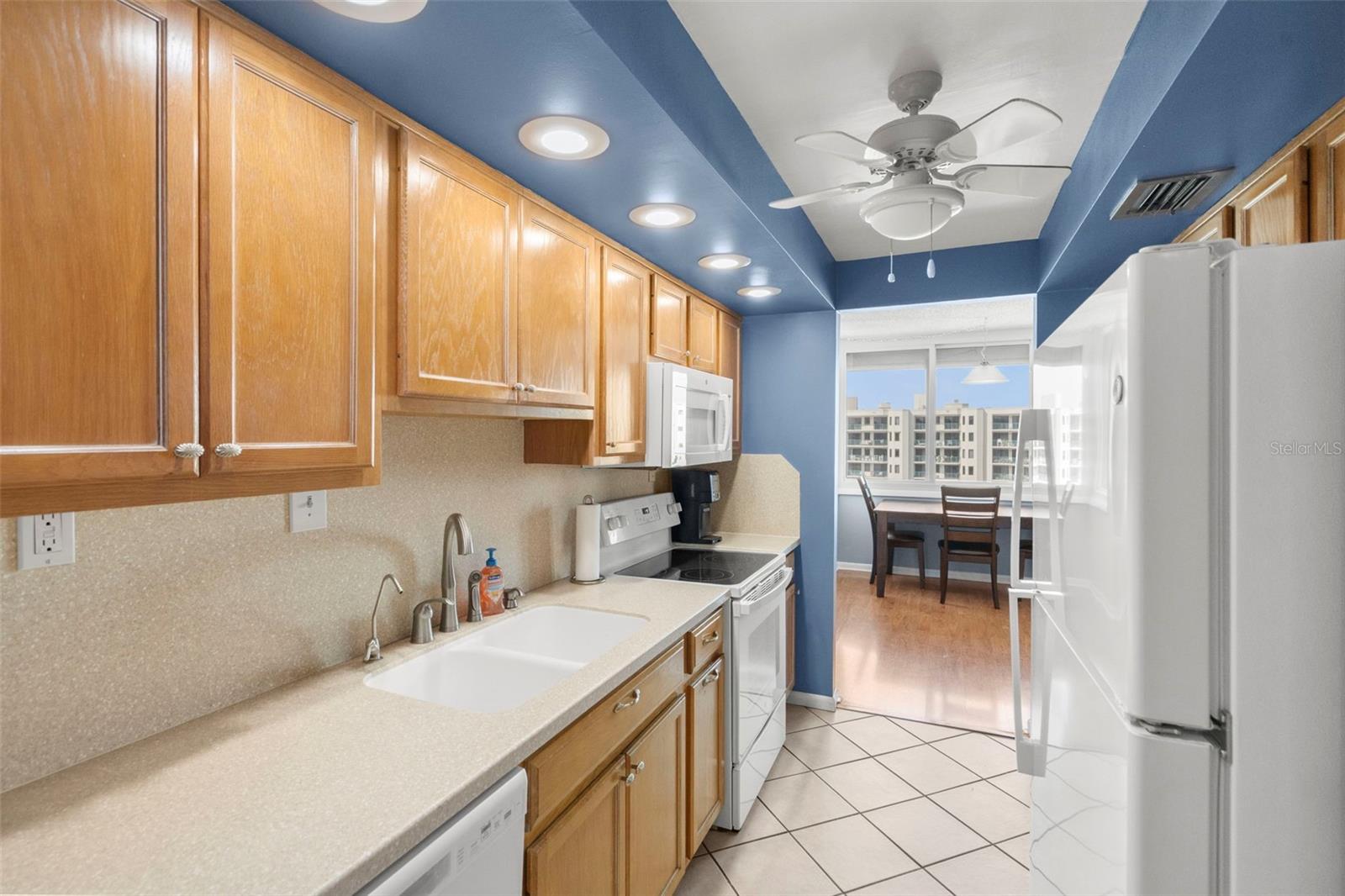 DIAMOND ISLE CONDO - Residential