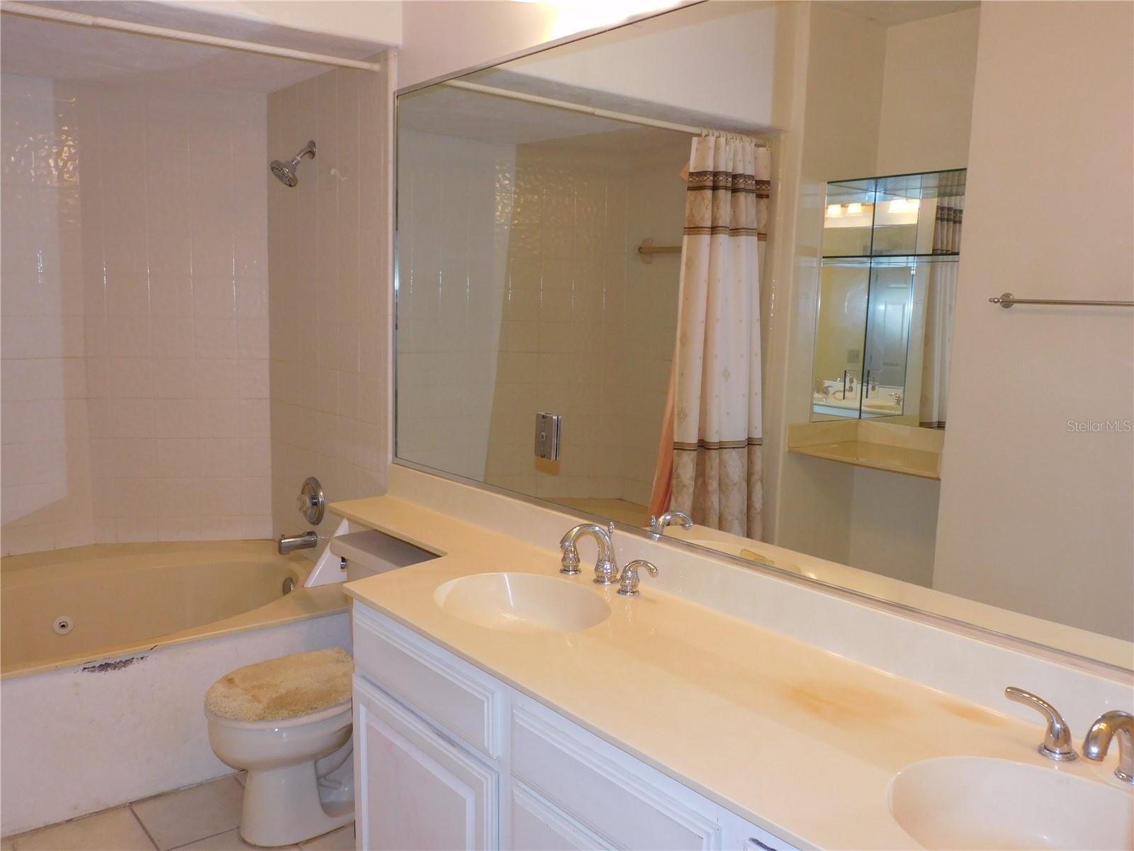 LA VITA CONDO PH 2 - Residential