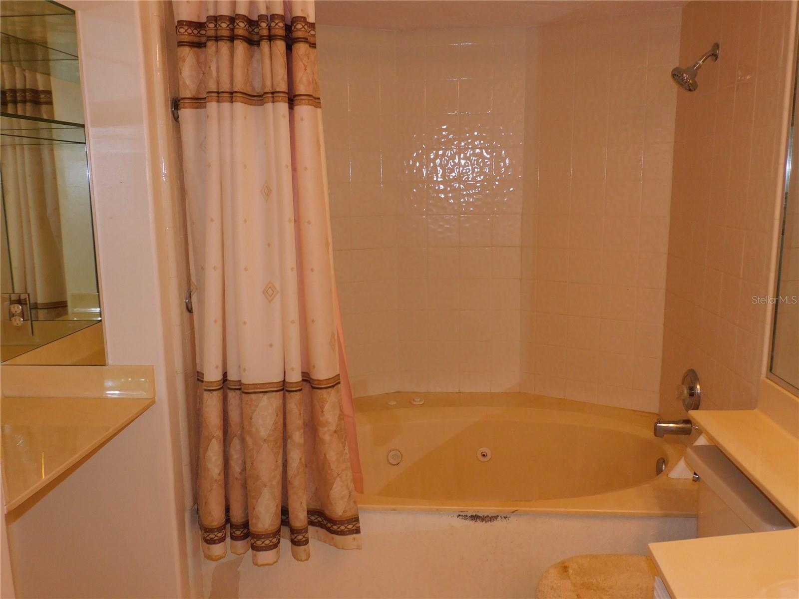 LA VITA CONDO PH 2 - Residential