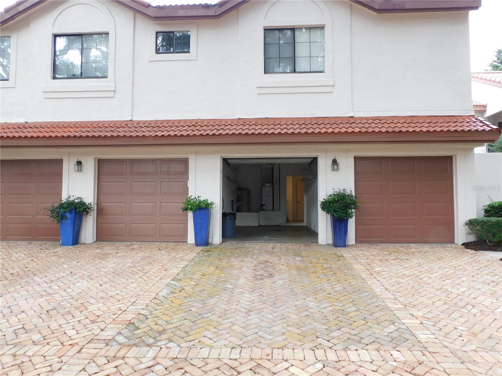 LA VITA CONDO PH 2 - Residential