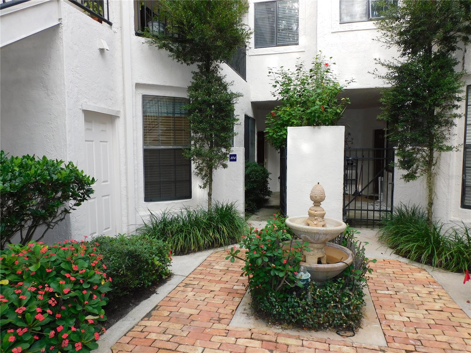 525 VIA VERONA LANE 104