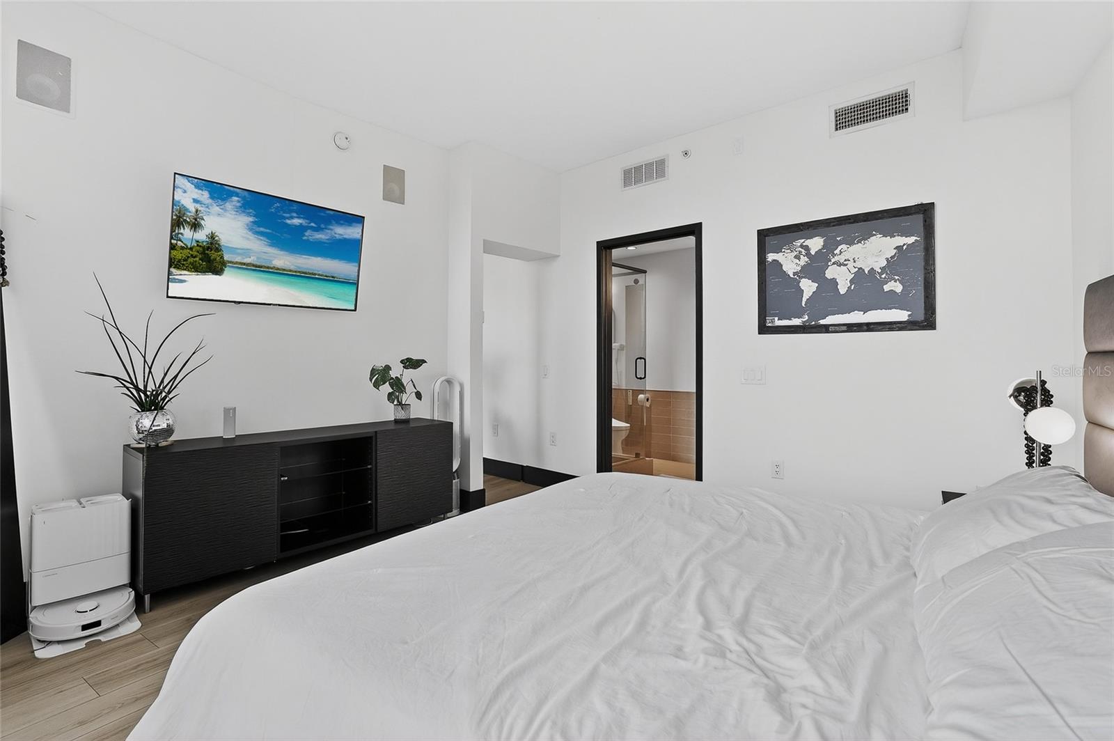 THE PLACE AT CHANNELSIDE A CON - Residential