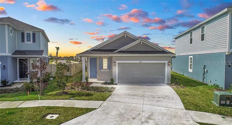 Wonderful newer single story home in the beautiful Bridgewater community. Home features a screened in back patio, modern kitchen, nice backyard and 3 nice bedrooms.
